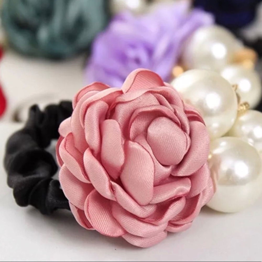 New 🌸 Pink Flower & Pearls Hair tie 🌸
